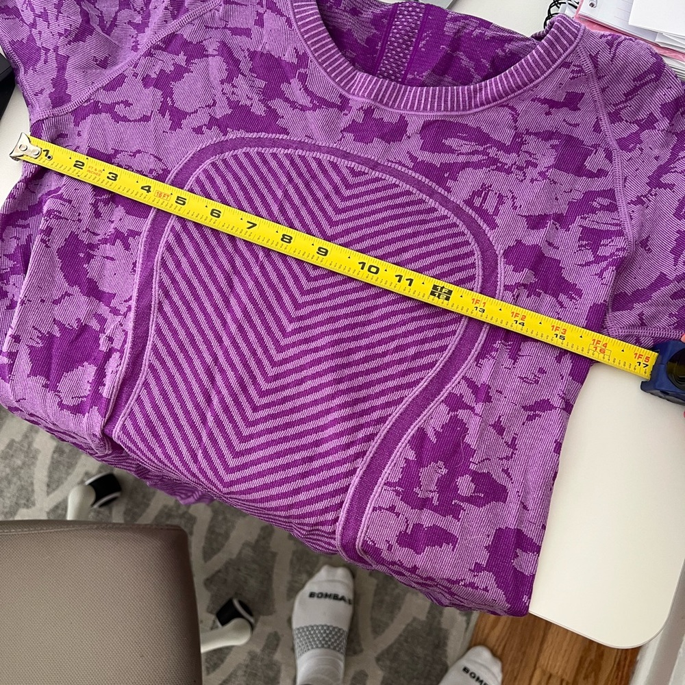 Lululemon Swiftly Tech Long Sleeve Crew Purple Camo Size 10 - Picture 15 of 16